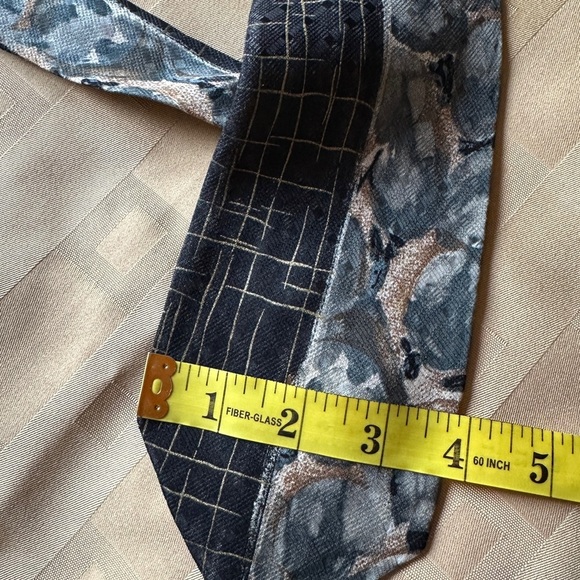 Men's Multi colored Visconti 100% Silk Tie - Picture 7 of 7